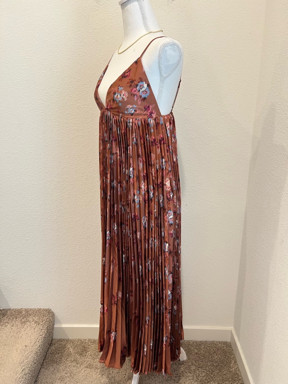 BHLDN Maya Pleated V-Neck Midi Dress - Picture 7 of 16
